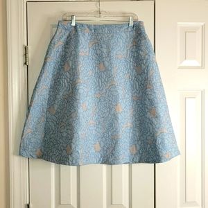 Beautiful Skirt with Side Pockets and Zipper in the back.